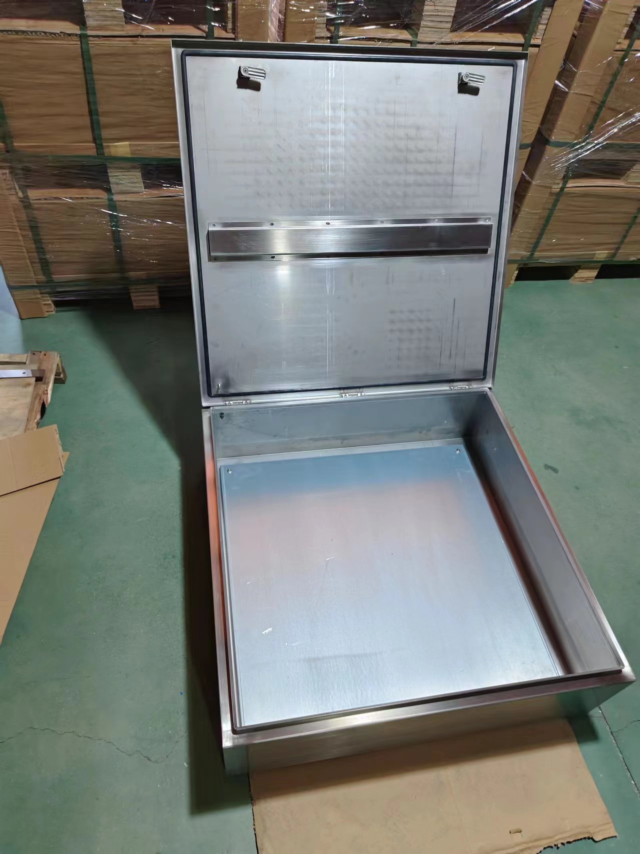 How to Choose IP66 Stainless Steel Enclosures for Harsh Environments?