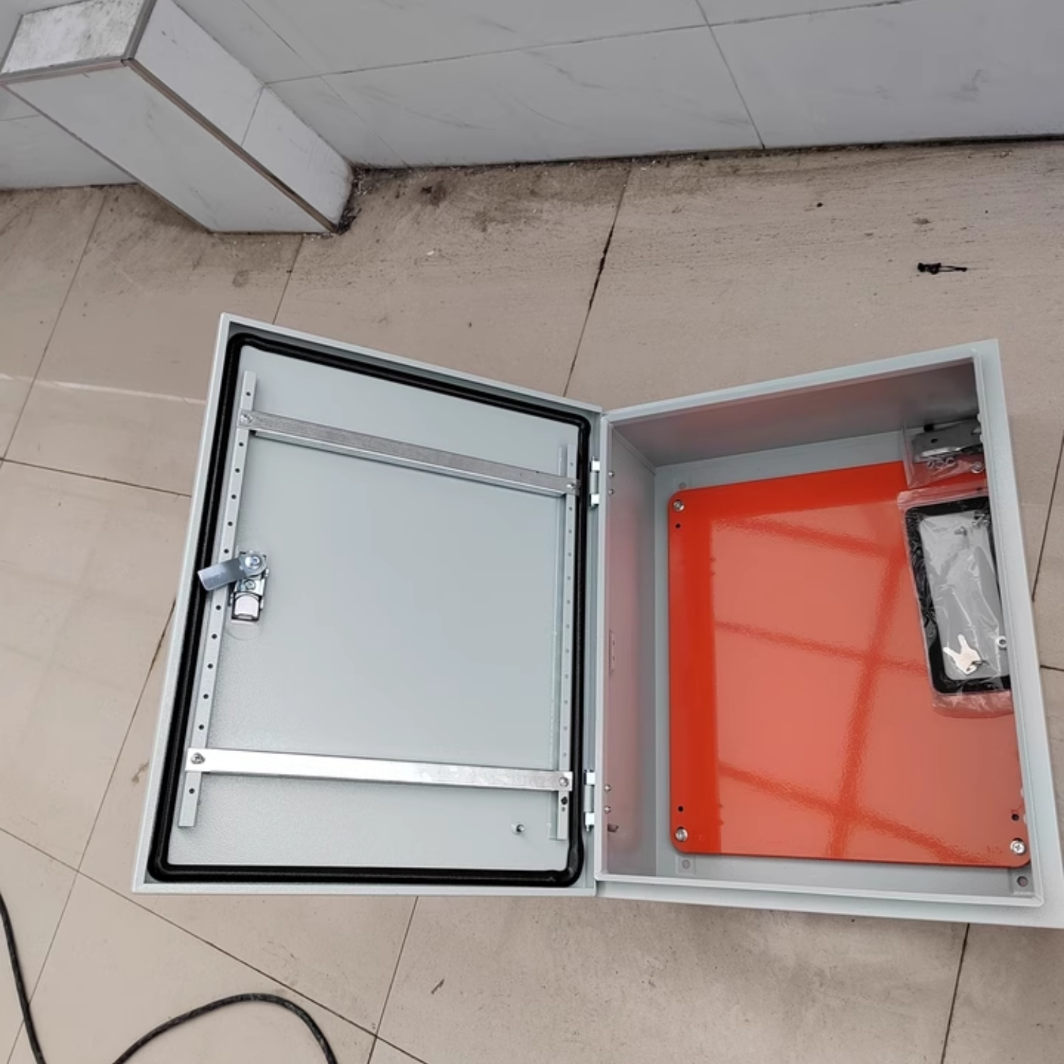 Comparing Steel vs. Aluminum Power Distribution Cabinet Enclosures: Which Wins?