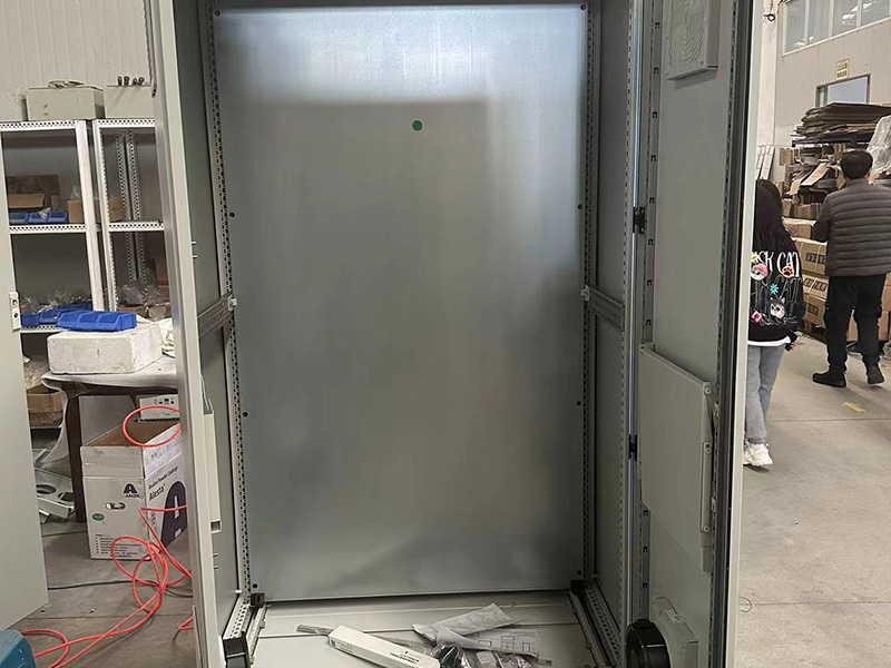 How to Choose the Right Material Handling Equipment Enclosure for Your Warehouse?
